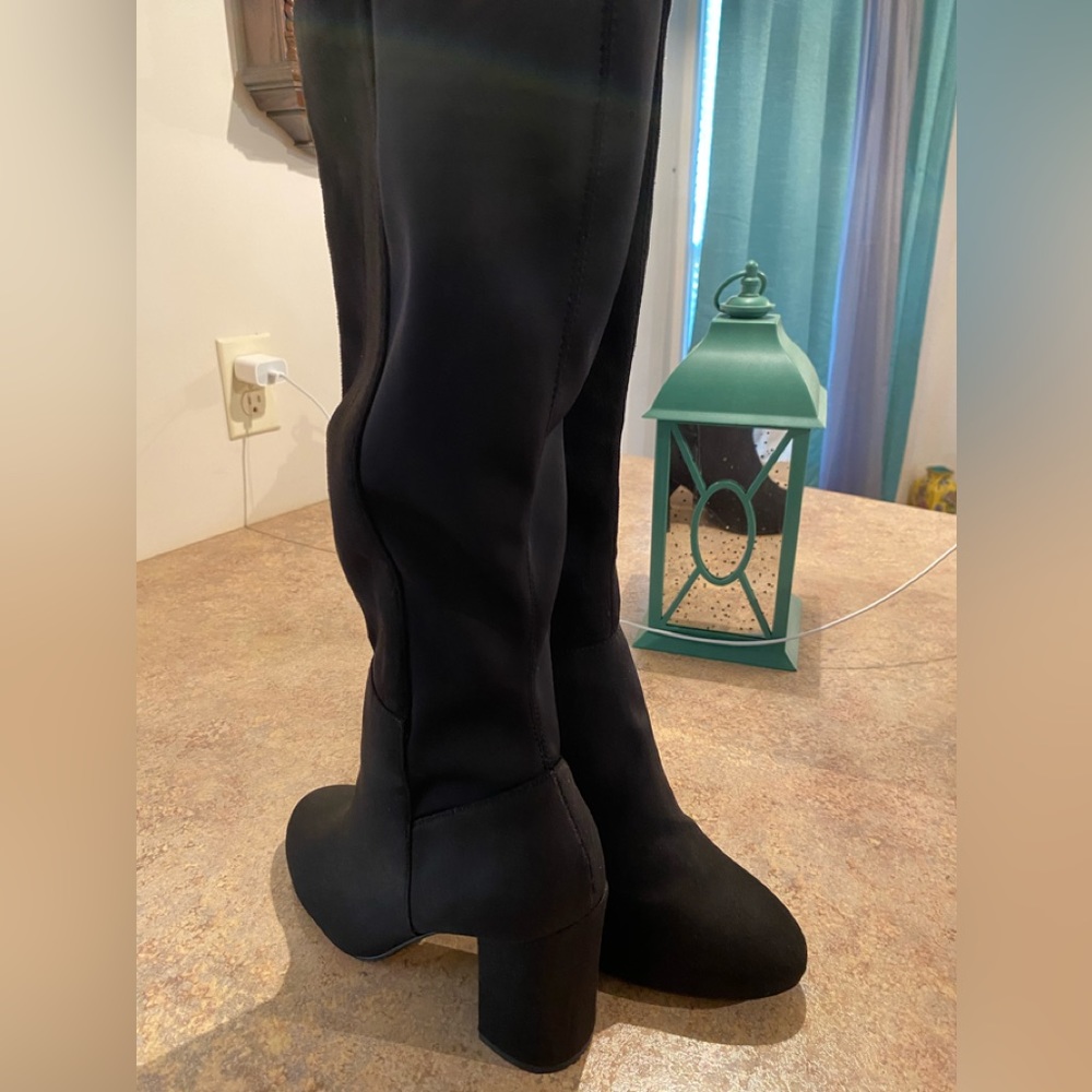 Delicious brand black boots